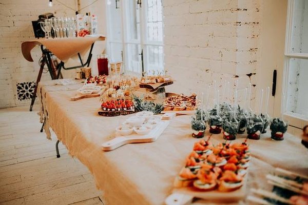 Comment adapter son menu de mariage aux régimes alimentaires et aux allergies de ses invités ? Conseils et astuces pour une fête réussie