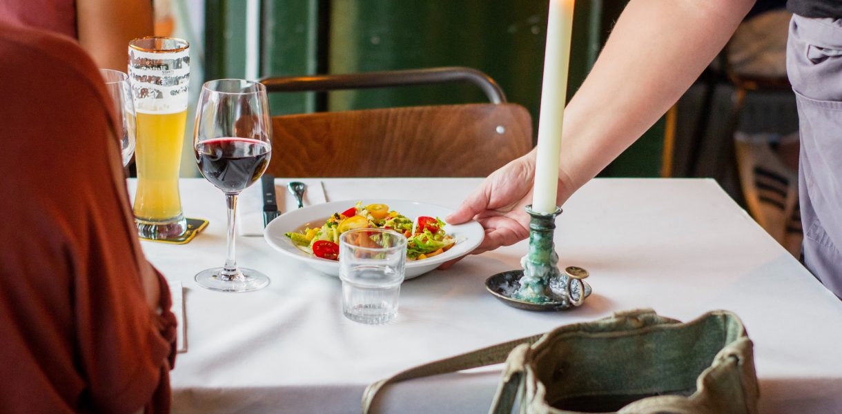 Un restaurant branché pour un cadre moderne.